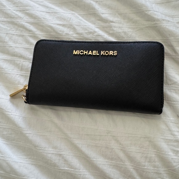 New Black Michael Kors Writlet Wallet - Picture 1 of 6